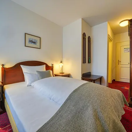 Seeblick Hotel 4*